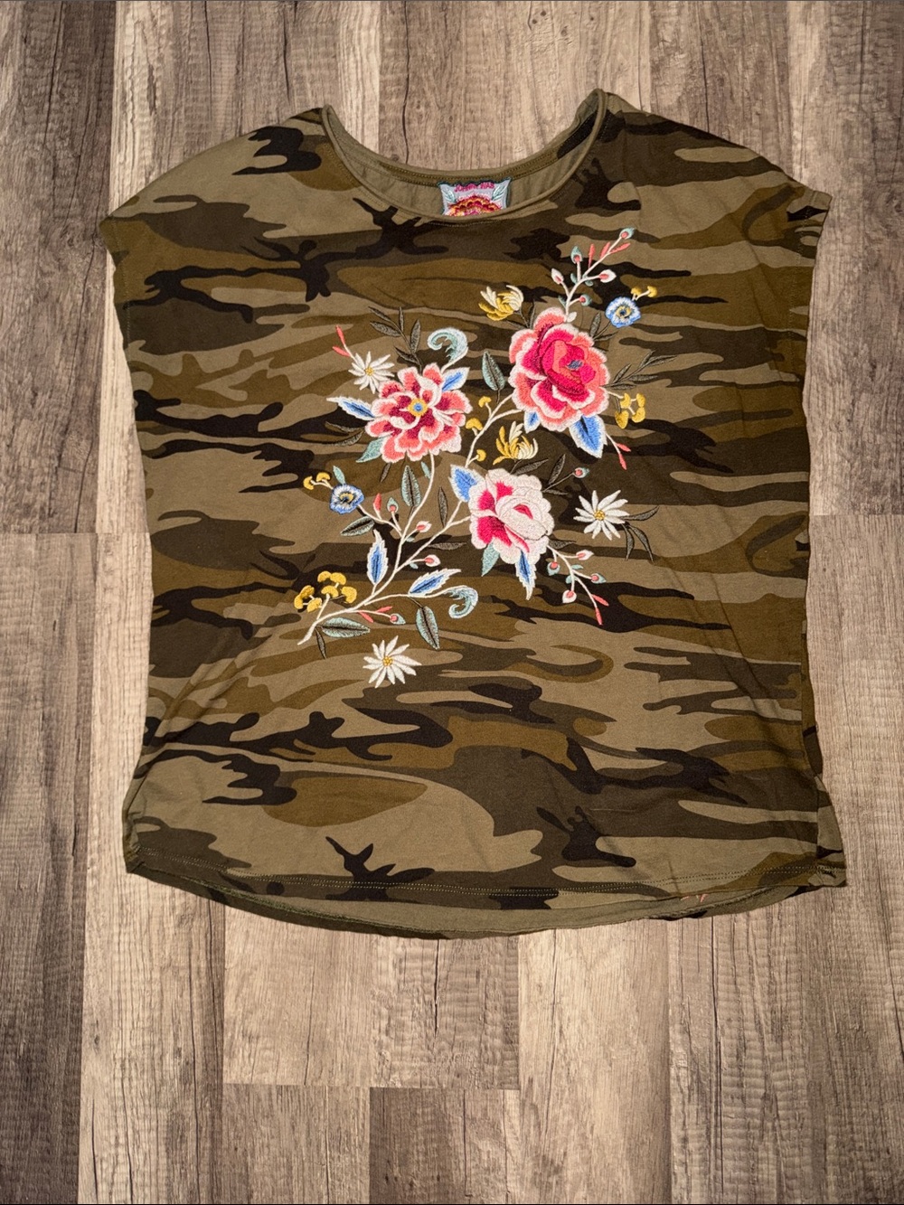 JOHNNY WAS | Assa Top Cap Sleeve Tee Floral Embroidered Camo Patterned Size XS